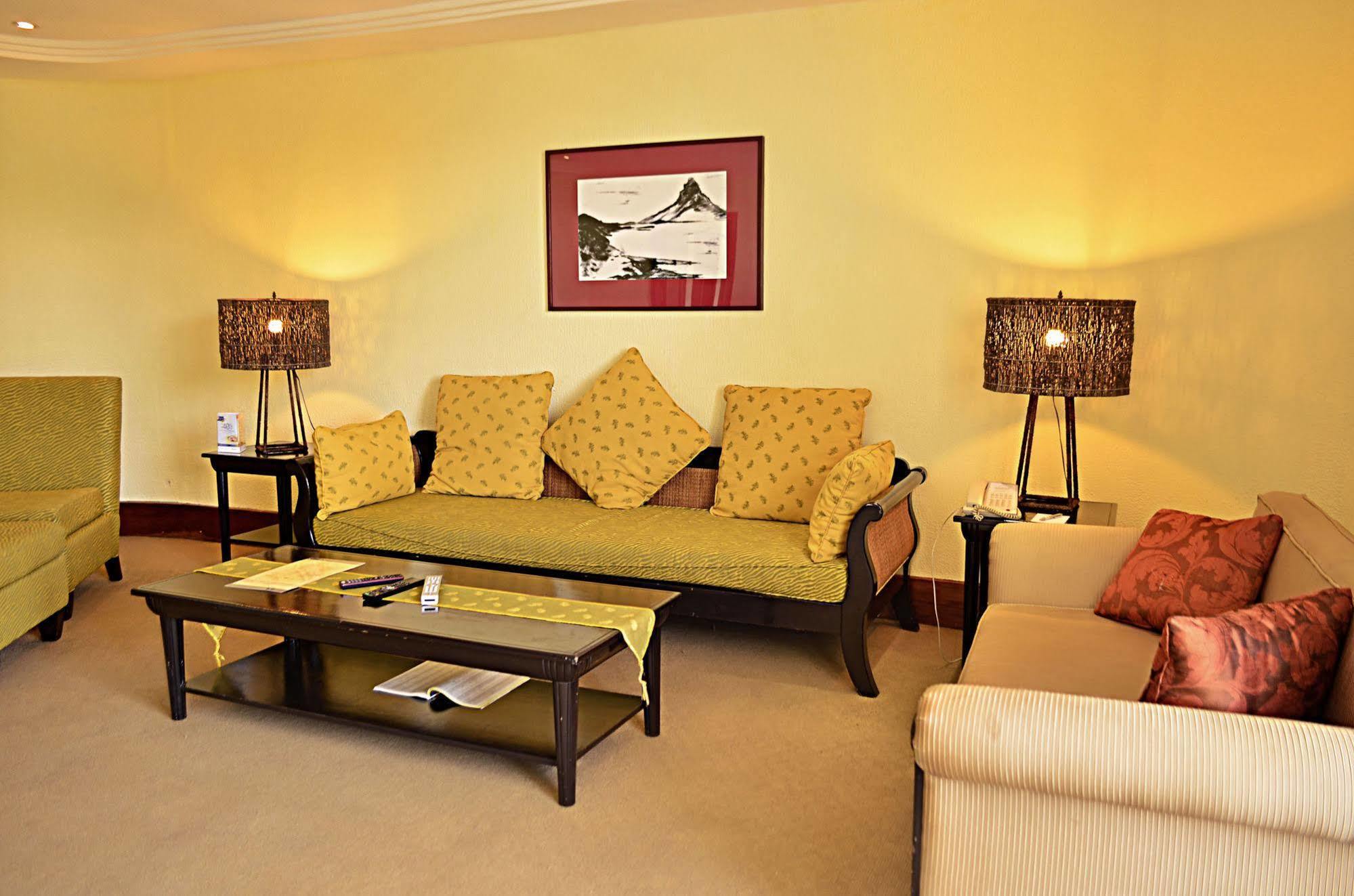 Thunderbird Resorts - Rizal Binangonan Exteriör bild