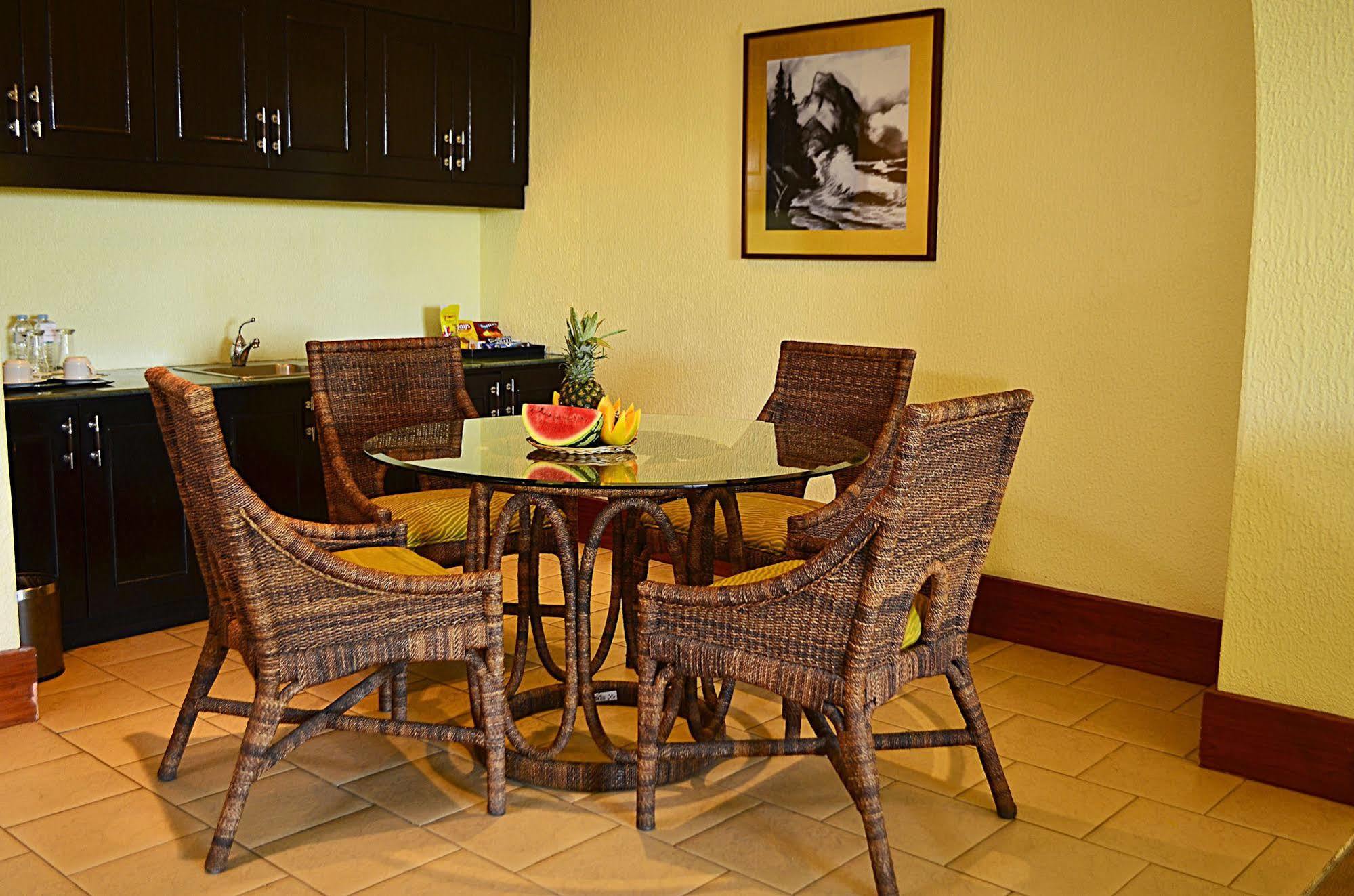 Thunderbird Resorts - Rizal Binangonan Exteriör bild