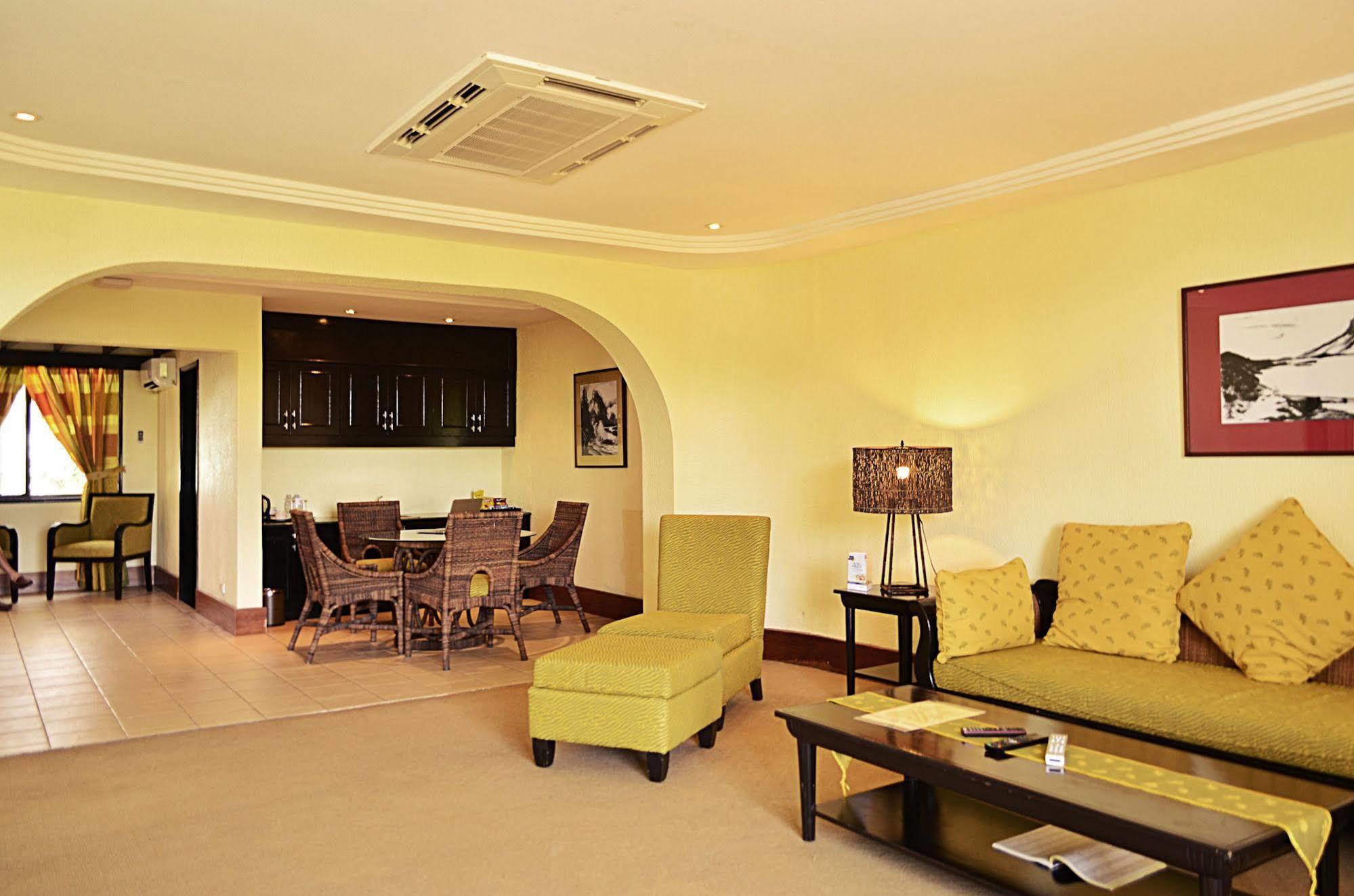 Thunderbird Resorts - Rizal Binangonan Exteriör bild