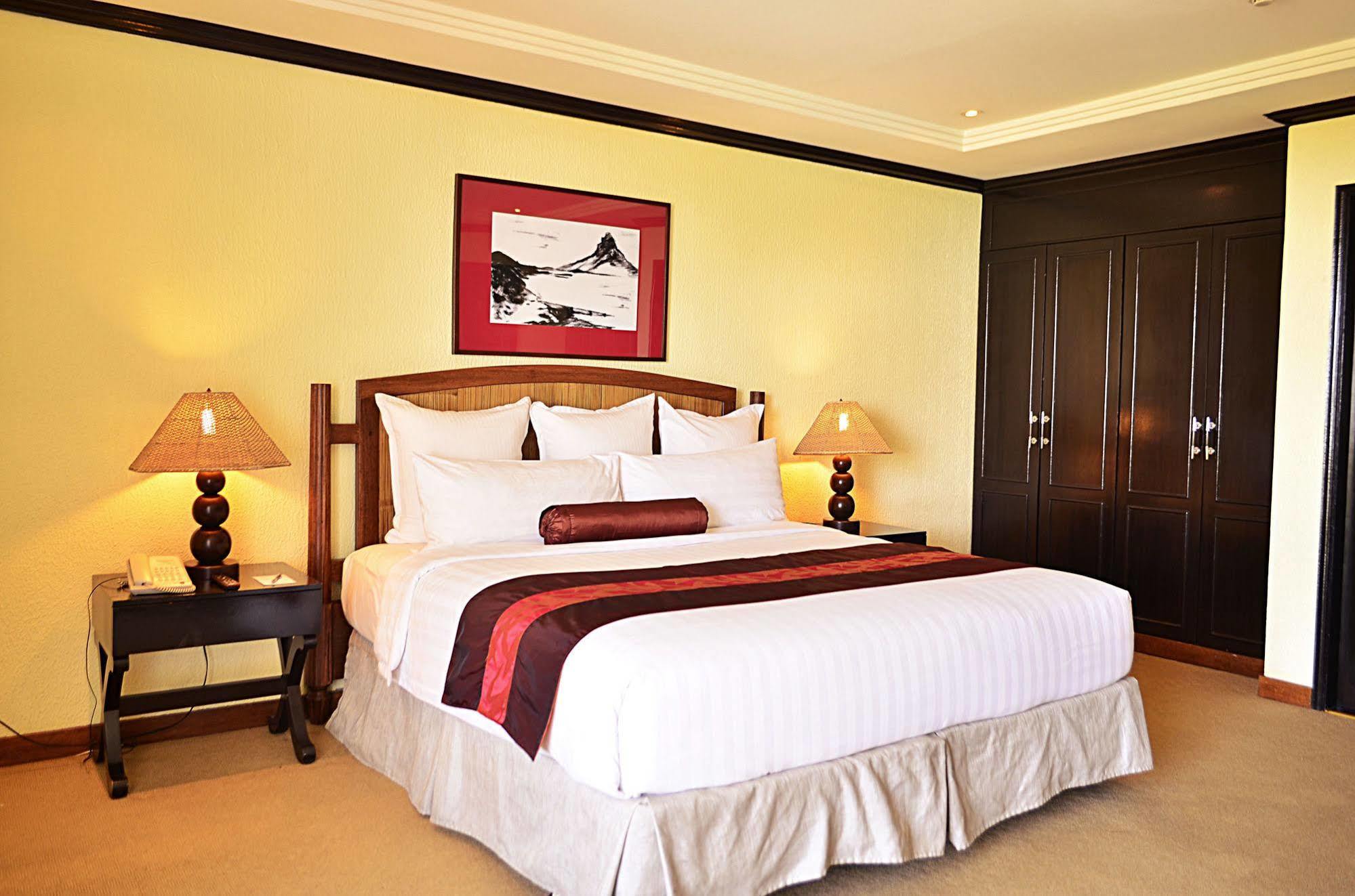 Thunderbird Resorts - Rizal Binangonan Exteriör bild