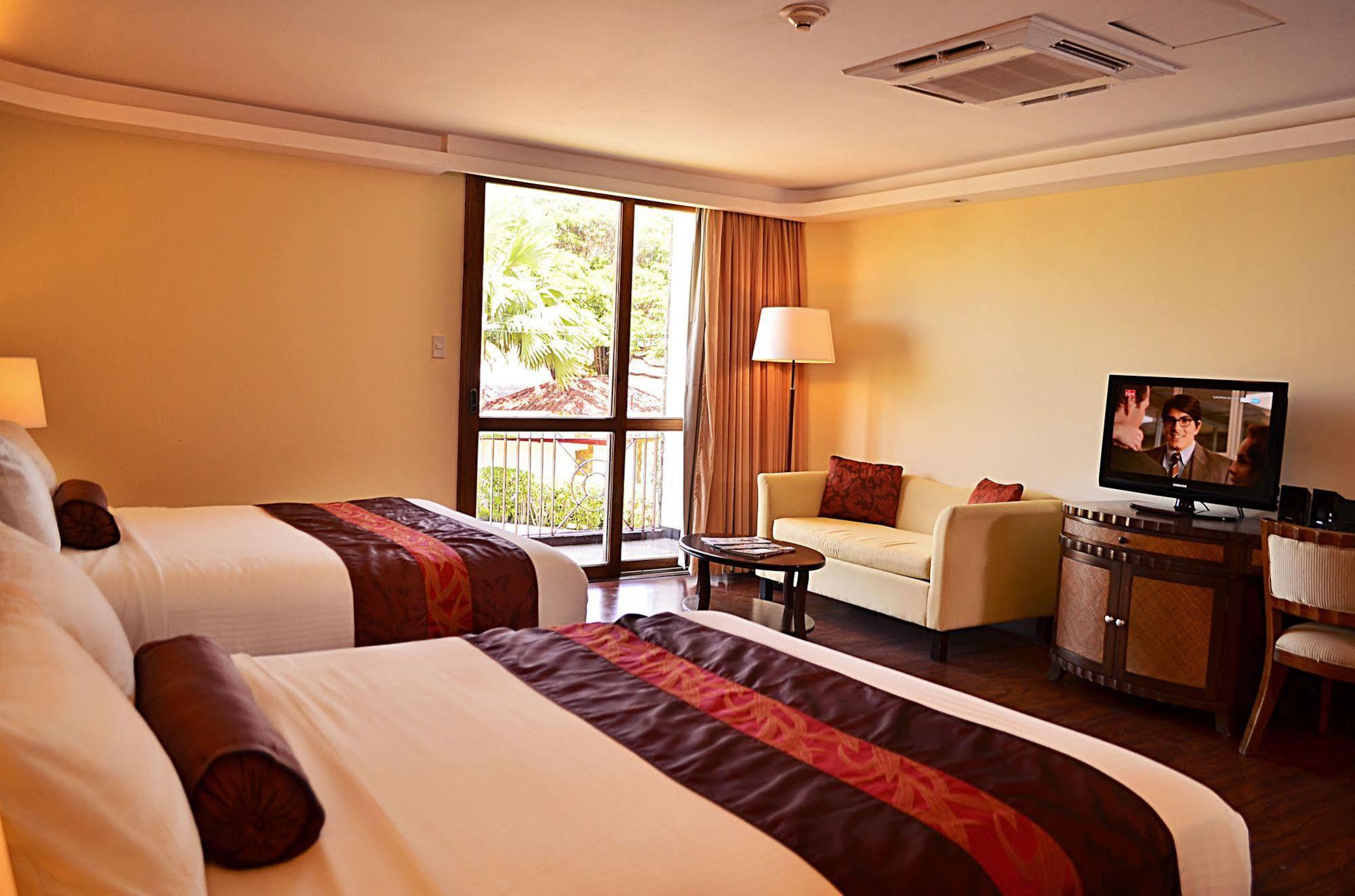 Thunderbird Resorts - Rizal Binangonan Exteriör bild