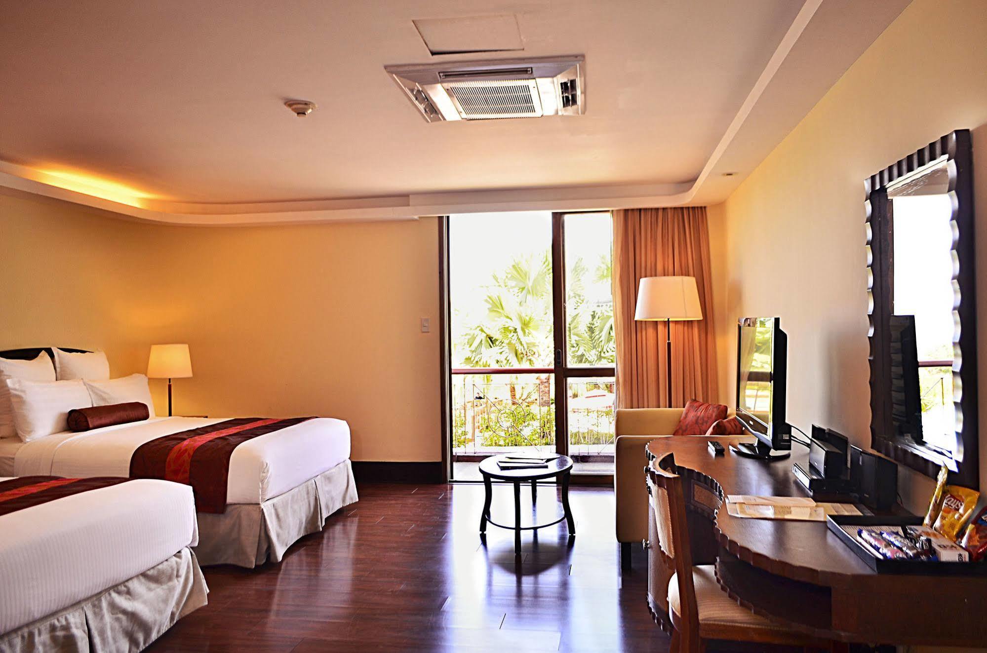 Thunderbird Resorts - Rizal Binangonan Exteriör bild